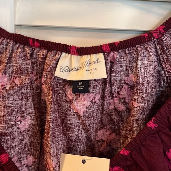 UNIVERSAL THREAD FLORAL TOP. NWT - Picture 3 of 6